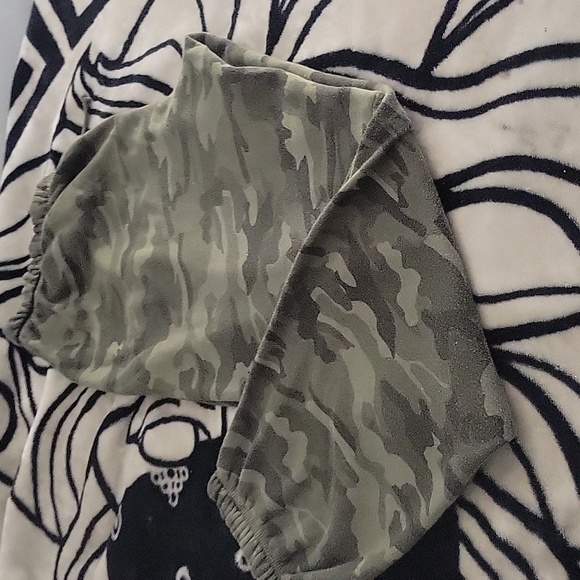 Goerge camo suit sweater and pants XL pants and large sweater matching set - Picture 2 of 11